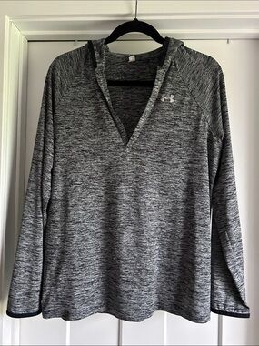 Under Armour Women’s Gray Heather V-Neck Hooded Performance Henley